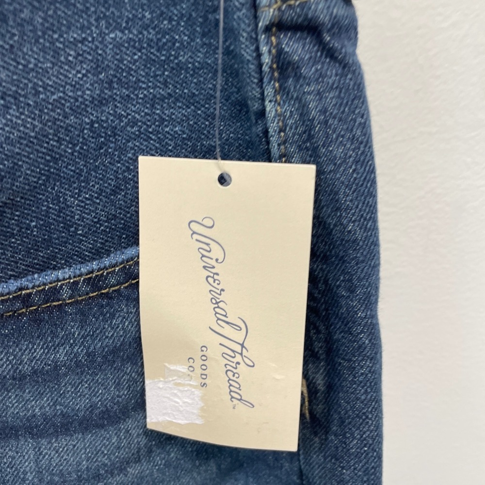 Universal Thread Women's Blue 90s Baggy Raw Hem Denim Jean Shorts Size 14 - Picture 4 of 8
